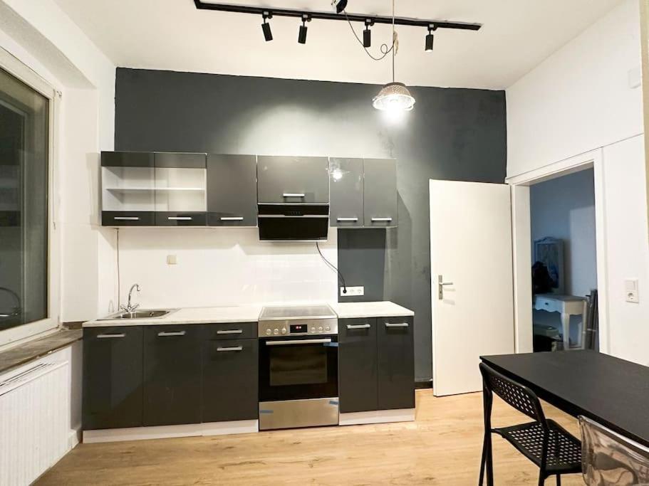 Igo Apartment 2 Schlafenzimmer Mit Waschmaschine Trockner Haustier Rheinufer 5Min Netflix Disney Plus 17-6 Duisburg Exteriör bild